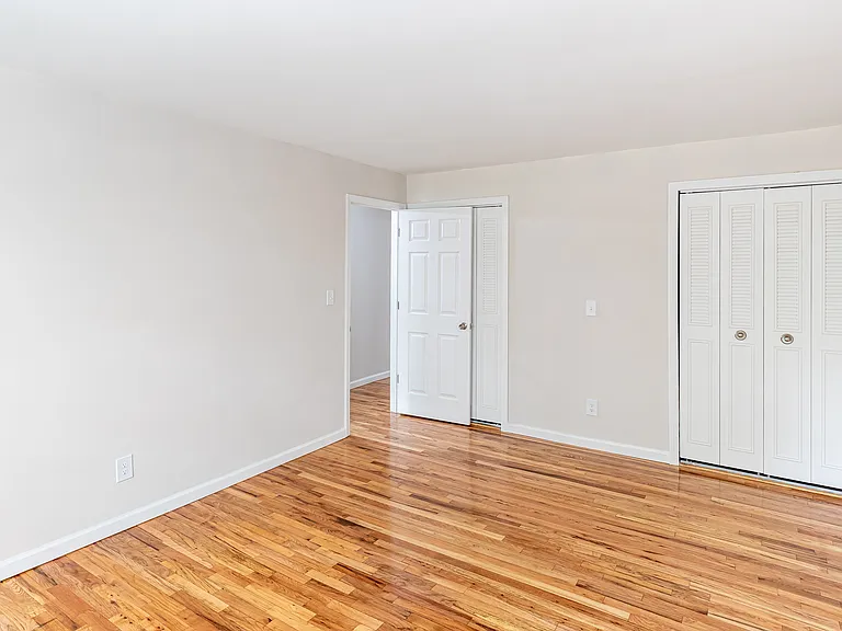 2BR, 1BA (830sqft) - Bedroom (Newport)
