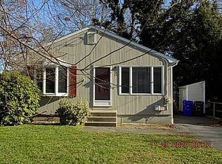 24 Cedar Dr, Bristol, RI 02809