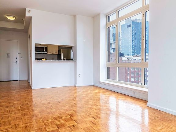 5th image of 350 W 43rd St APT 18A