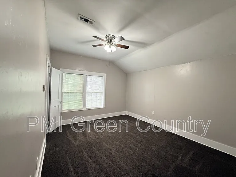 1223 S Quaker Ave — Photo 16