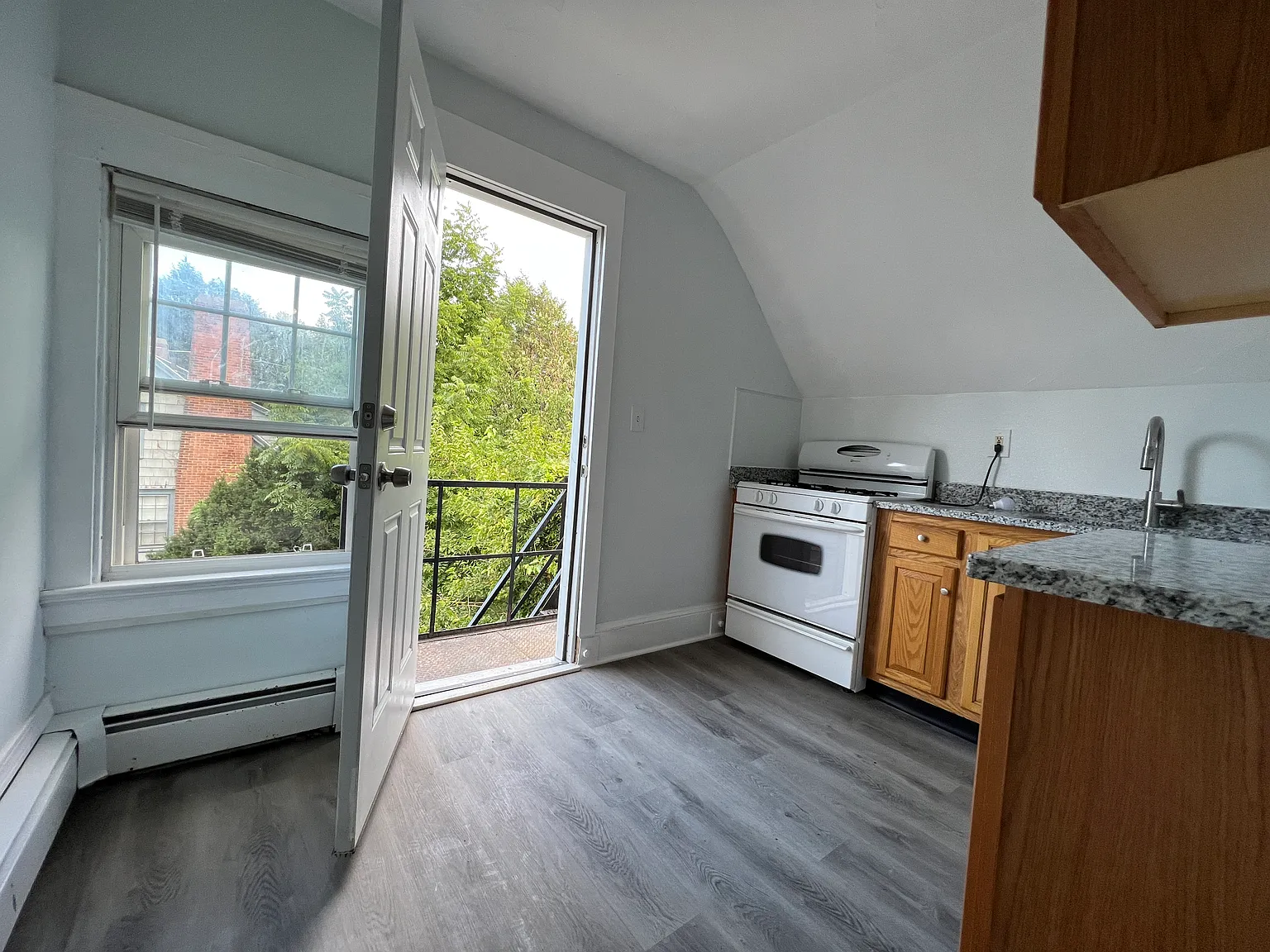 2 bed, $850 — Photo 2