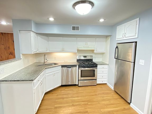 102 W 98th Ter Kitchen_10112022