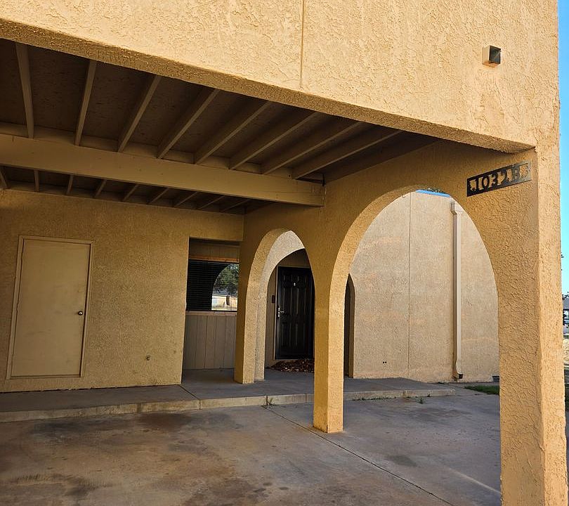 1st image of 1032 Mockingbird Ln APT B