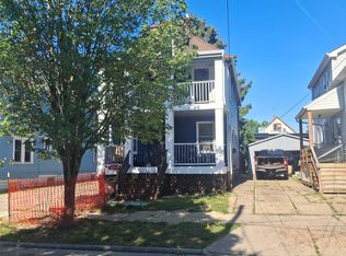 2038 Robin St #UP, Lakewood, OH 44107