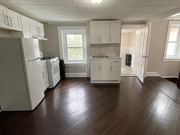 Kitchen/ Living Room Combo
