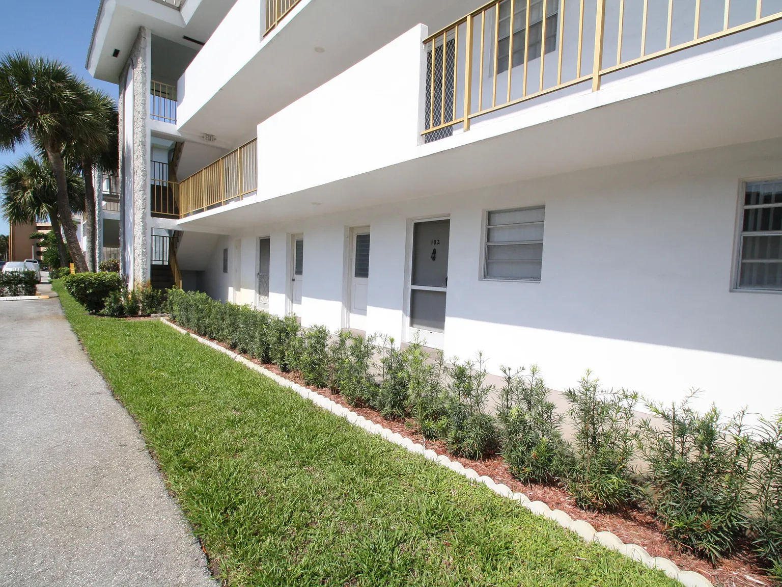 1 bed, 1.5 bath, 850 sqft, $1,700 — Photo 4