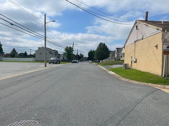 5th image of 130 E Hazeldell Ave