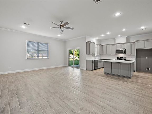 5th image of 520 Marbella Dr