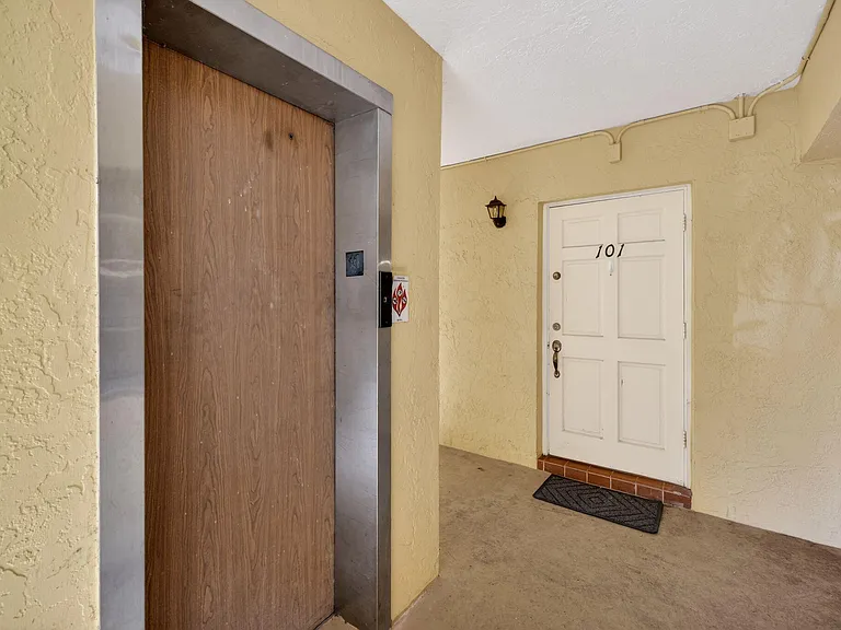 901 NE 3rd St #205 — Photo 31