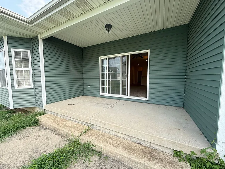 1513 Stonebluff Ct — Photo 8