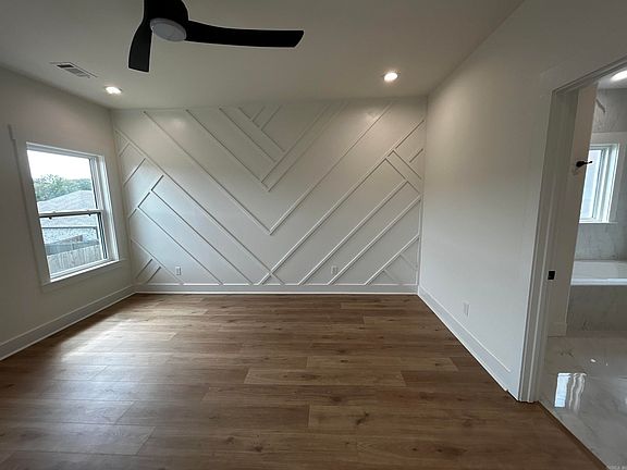 5th image of 9749 Oak Forest Ln