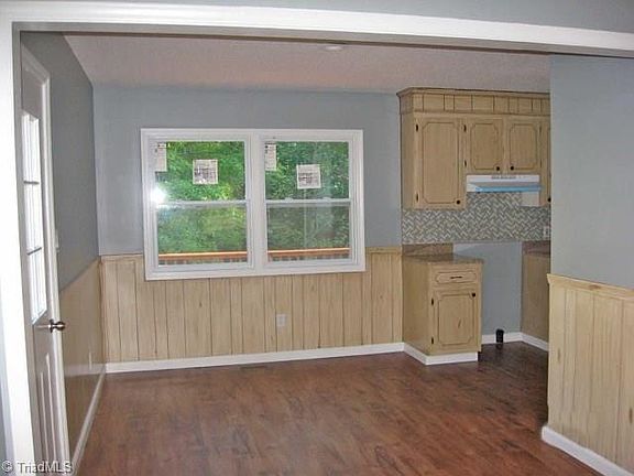 3rd image of 220 Woodland Dr