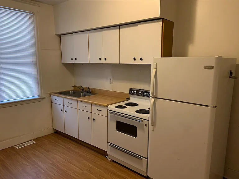 1606 Grove St #A — Photo 5