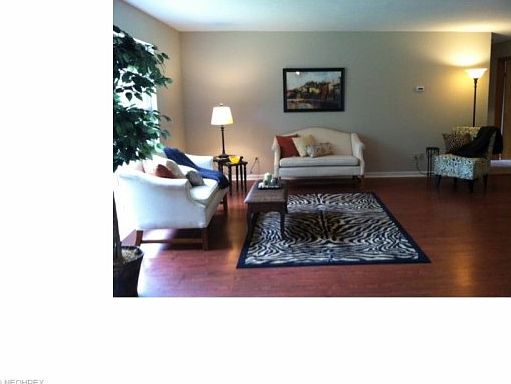5th image of 8120 Clover Ln