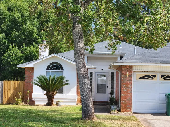 498 Rush Park Cir, Mary Esther, FL 32569