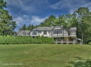 1 Coach Rd, Bear Creek, PA 18602