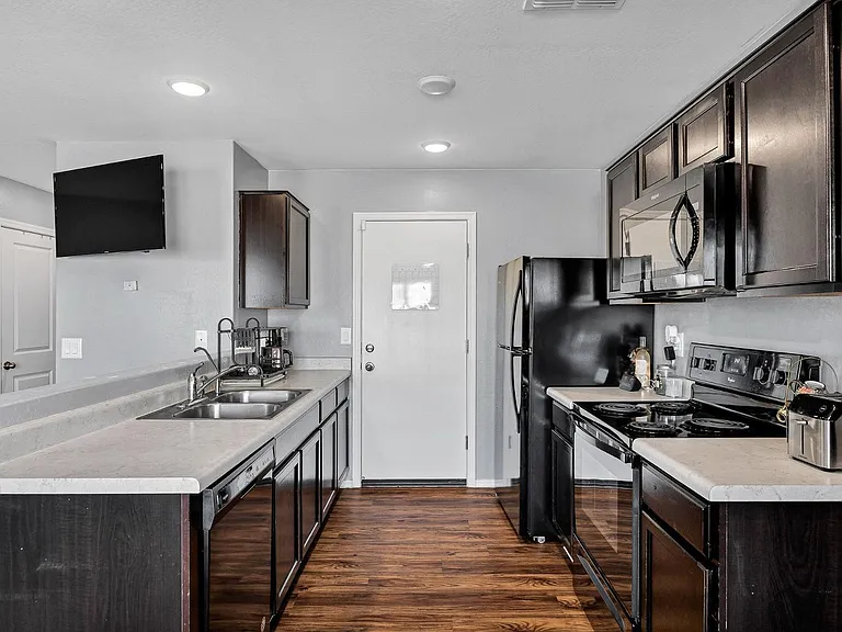 30517 N Oak Dr — Photo 9