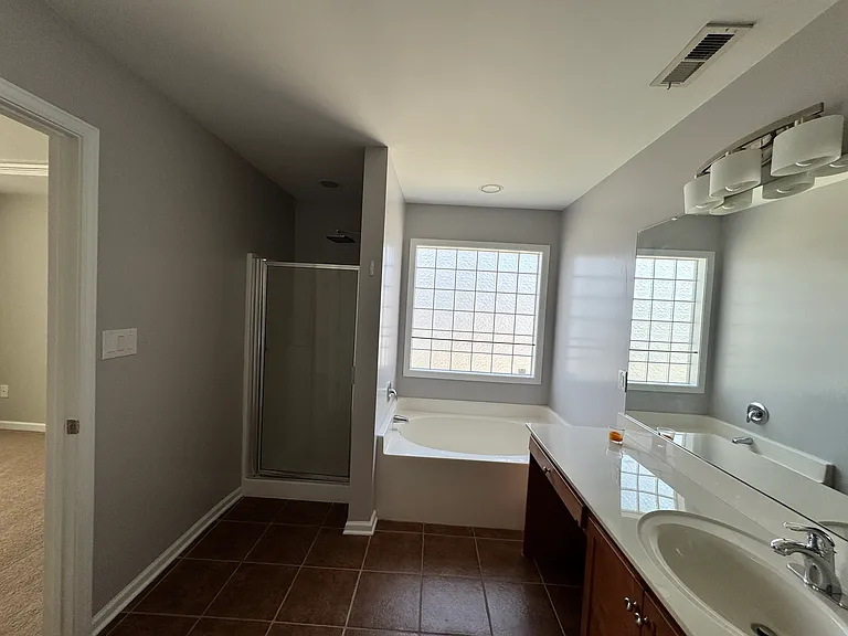 207 Bennington Dr — Photo 49