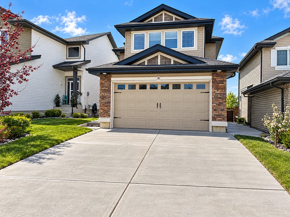 38 Cascade Cres
