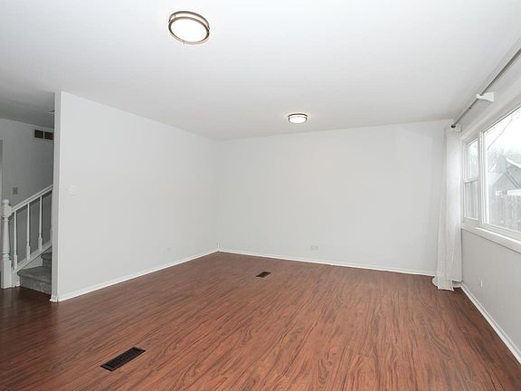 4th image of 1665 Chippendale Rd