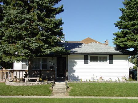 1st image of 630 W Kenilworth Ave