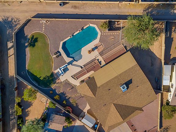 3rd image of 1516 E Chilton Dr