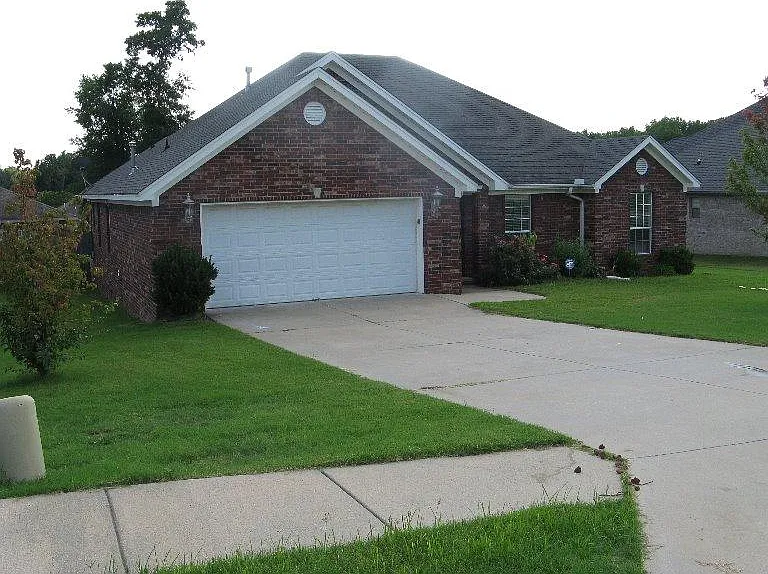 3409 North Ridge