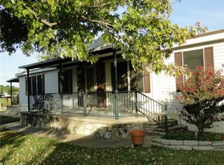 4018 Lands End Ct, Granbury, TX 76048