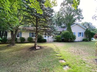 17 Oak Tree Cir, Queensbury, NY 12804
