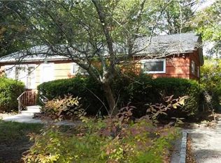 13 Kyle Rd, Hampton Bays, NY 11946