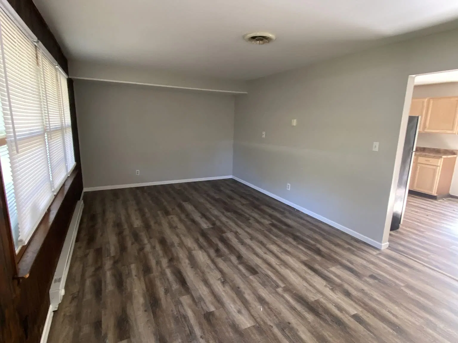 3 bed, 1.5 bath, 1152 sqft, $1,300 — Photo 3