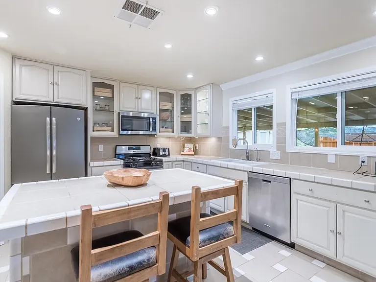 2053 Wilder Dr — Photo 16