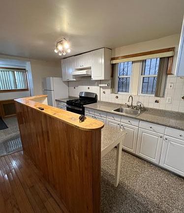 2nd image of 1932 Adee Ave #1