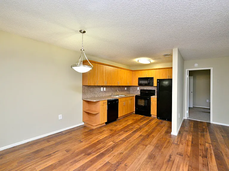 Fairway View Apartments — Photo 6