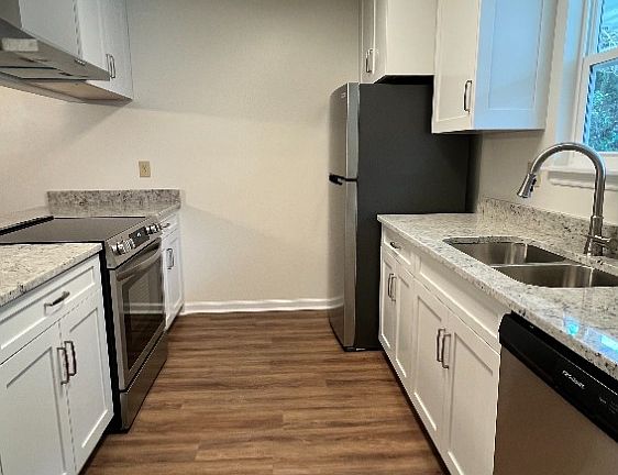 2nd image of 818 Jamestown Ct
