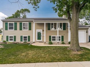 332 Jacolyn Dr NW, Cedar Rapids, IA 52405