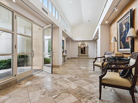 4th image of 333 Winter Oak Ln