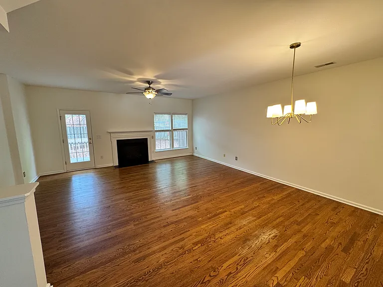 110 Cambria Ct — Photo 3