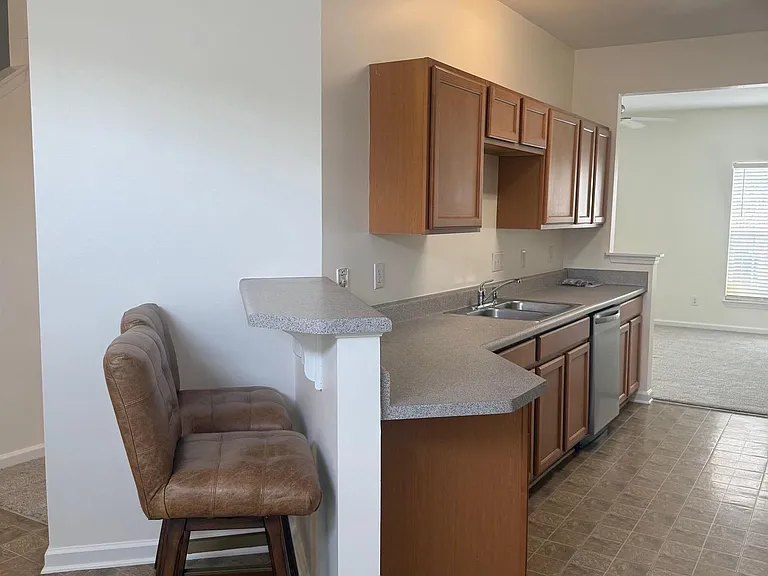 227 Spring Crossing Cir — Photo 4