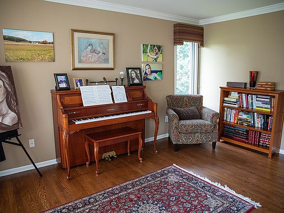 5th image of 9985 Pebble Creek Ct