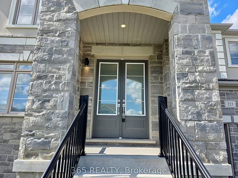 223 Warden St — Photo 2