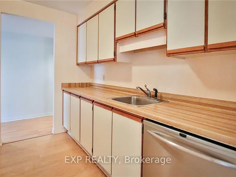 470 Laurier Ave W #403 — Photo 5