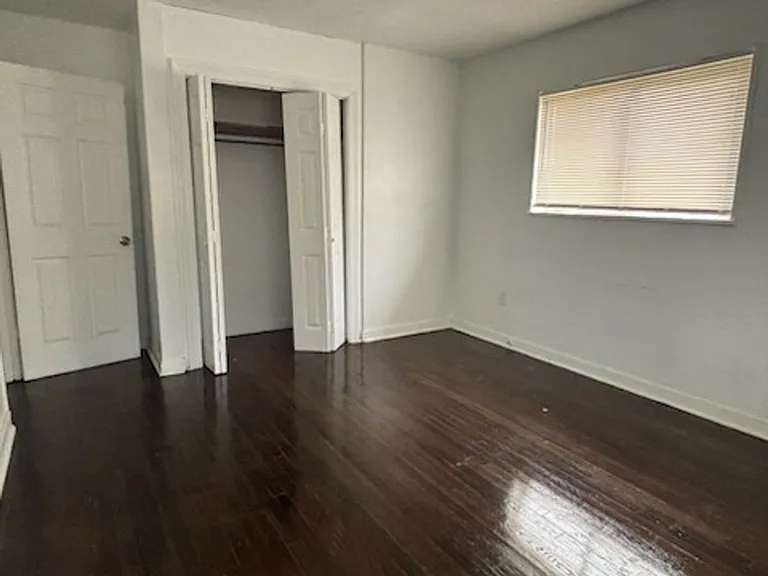 1652 Kentwood Dr — Photo 8
