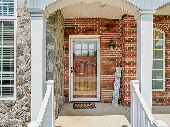3rd image of 116 New Hampshire Ct