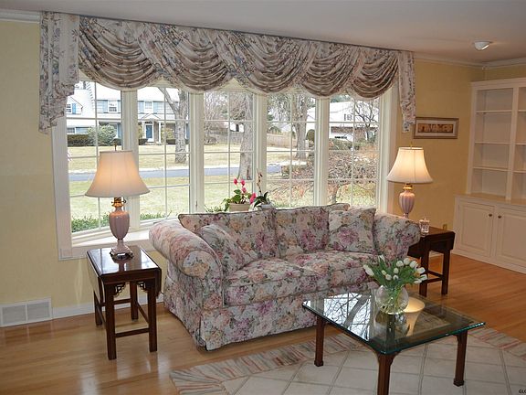 5th image of 16 Ross Ct