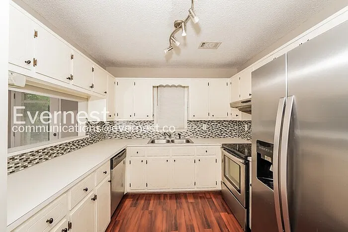 2 bed, 1.5 bath, 1212 sqft, $1,145 — Photo 4