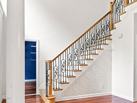 5th image of 315 Chestnut Drive