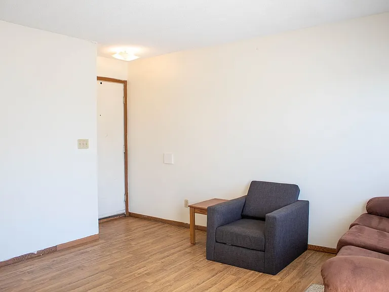 907 W Oregon St — Photo 38
