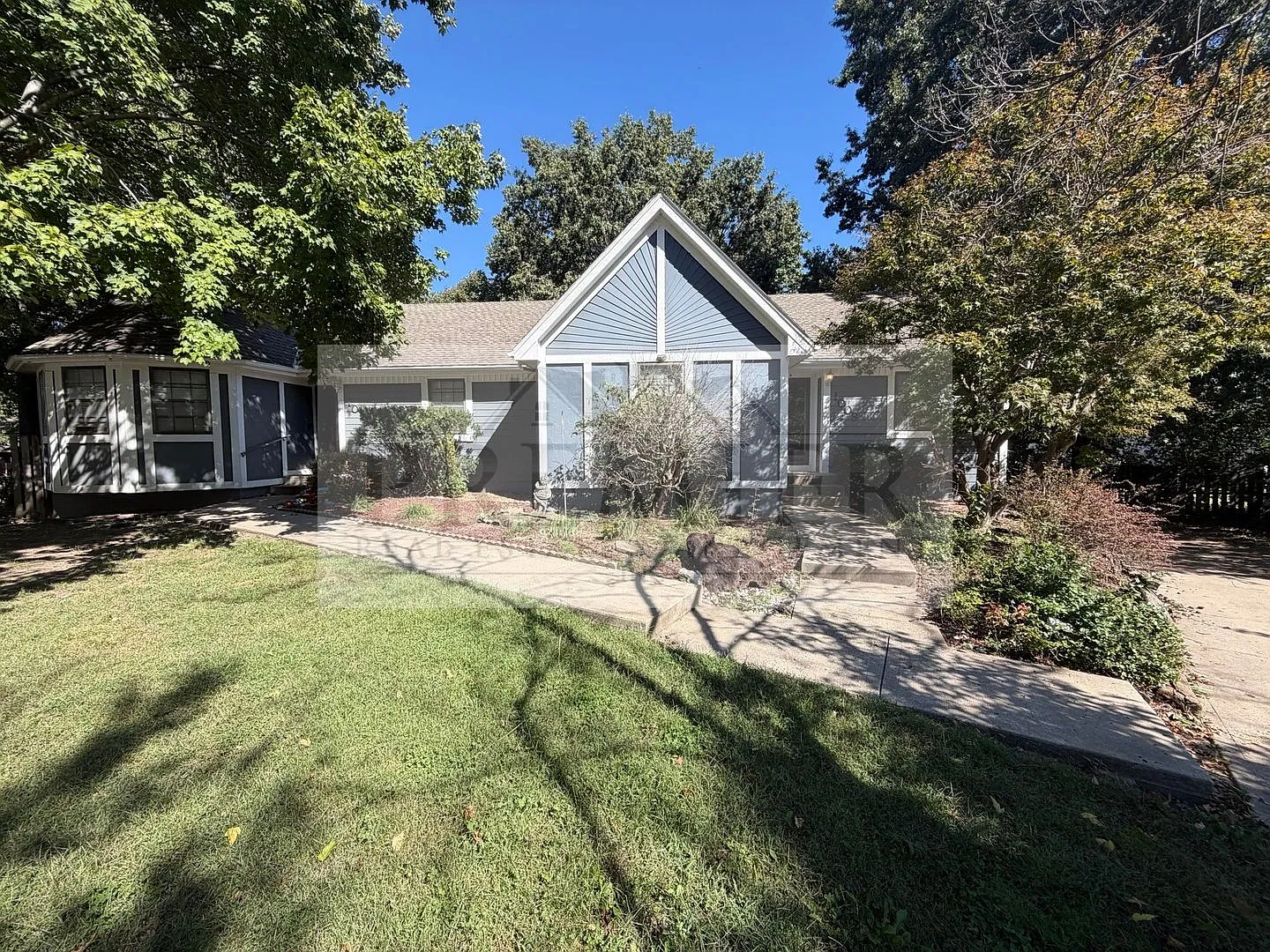 2 Bd / 2 Ba W/ Finished Basement - 1008 Ne 2nd St, Blue Springs, Mo Duplex $1650-Rent - On A Nice... — Photo 1
