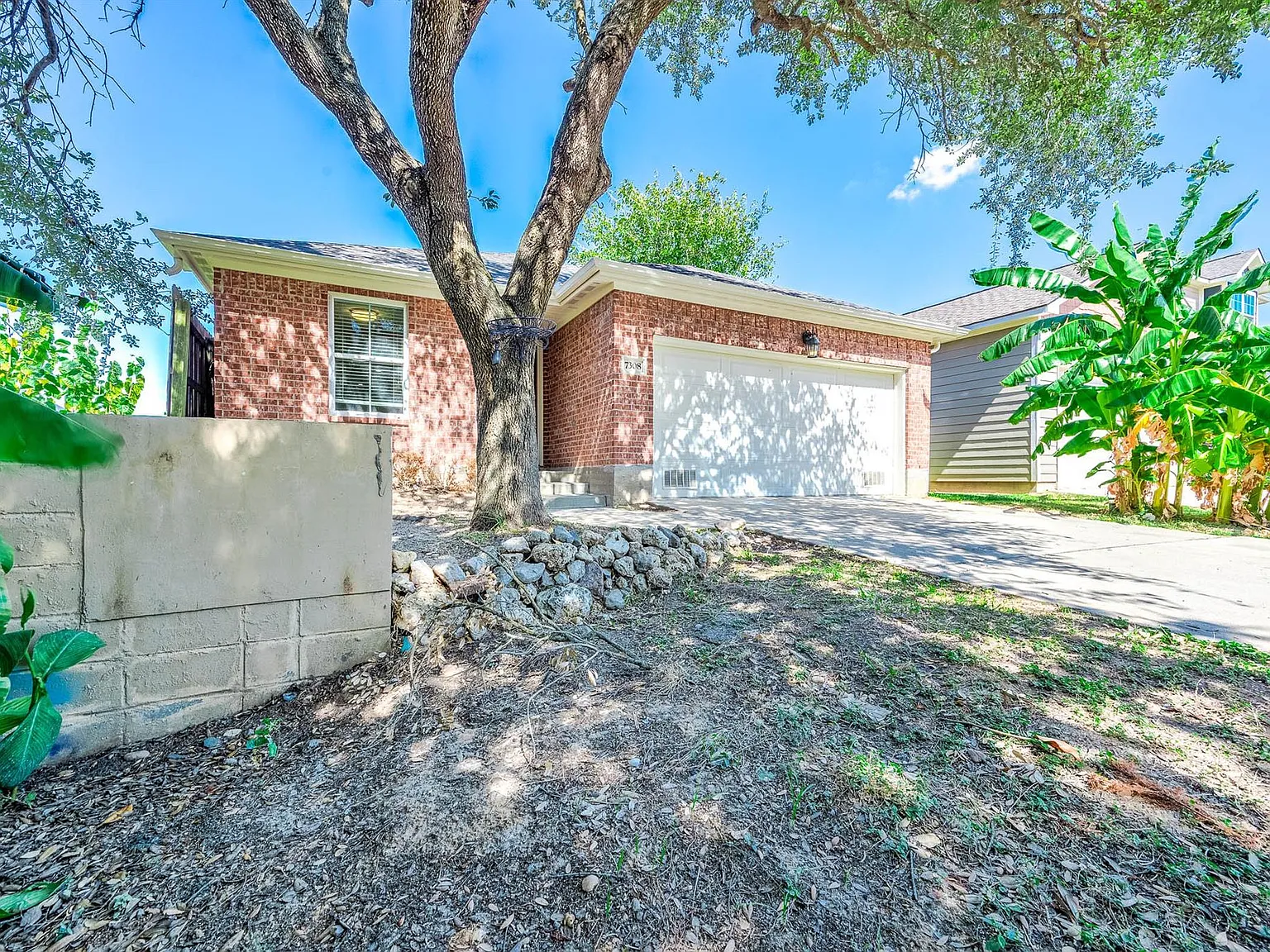 3 bed, 2.0 bath, 1572 sqft, $2,300 — Photo 3